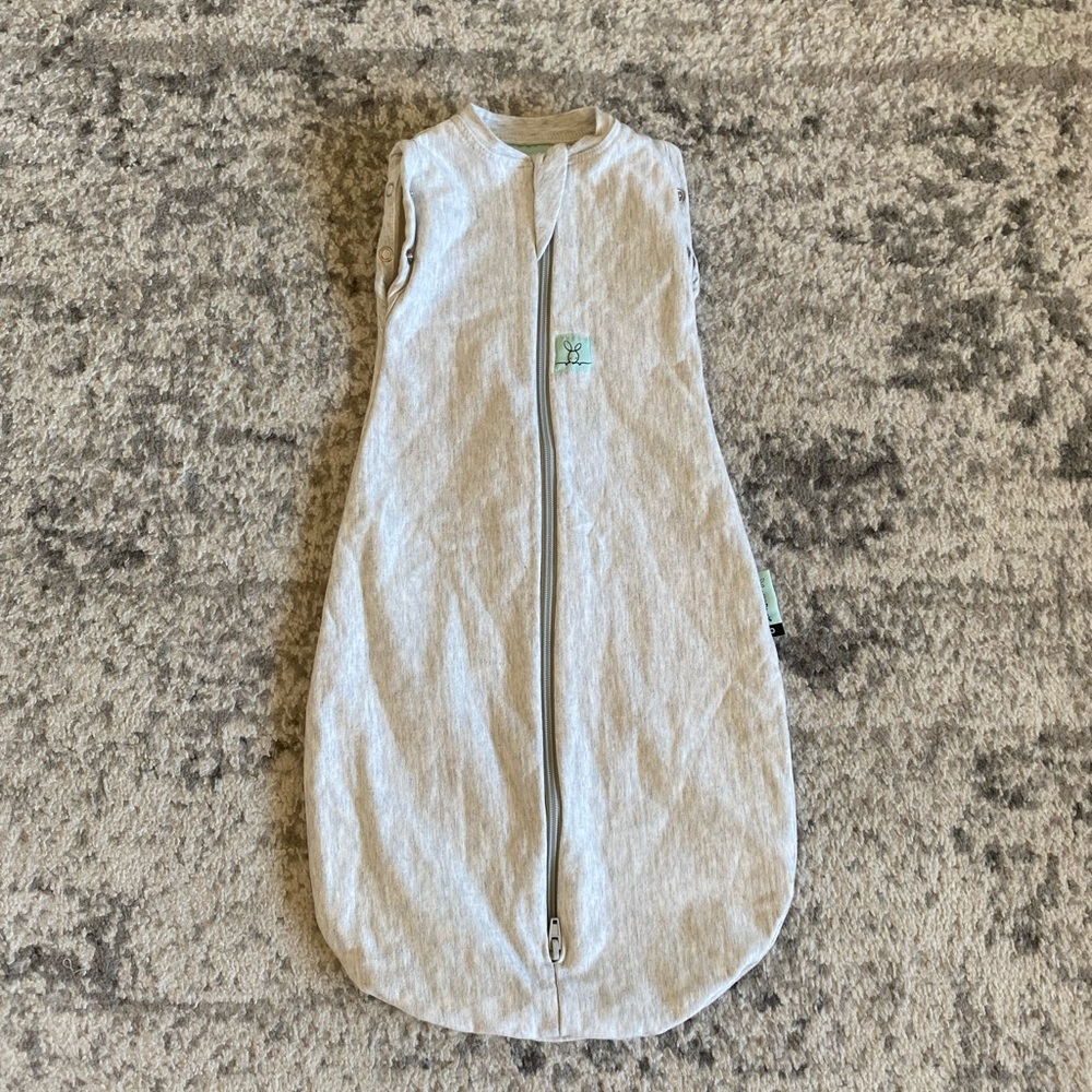SOLD - ergoBaby sleepsack swaddle (0-3M)